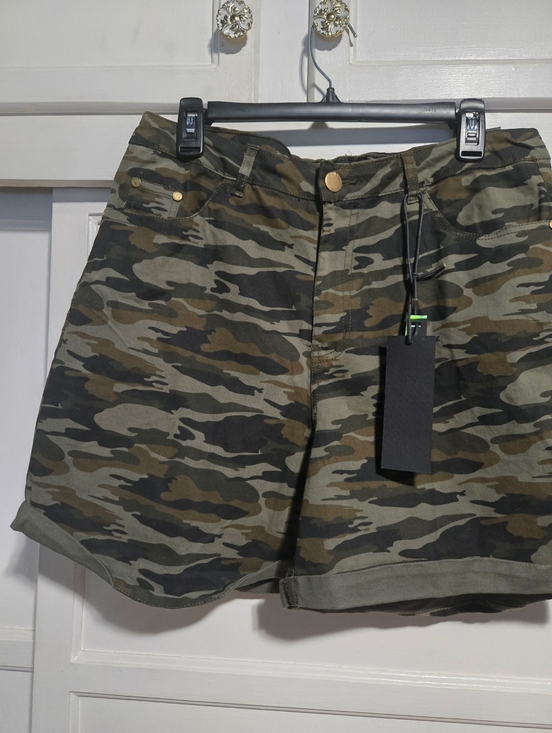 Deja Bleu Pants - NWT Deja Bleu Camo Print High-Rise Denim Shorts Size14